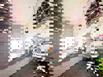 Chính chủ cần bán căn góc 2 ngủ FPT Plaza 2 tầng trung, full nội thất