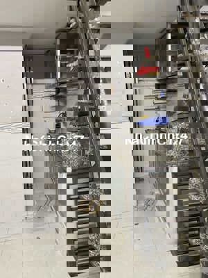 Mẹ e chính chủ cần bán 1 tret 1lung 1 lầu gần chợ sát trường Tân Sơn