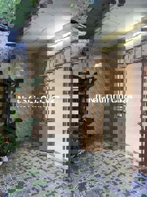 Tôi cần bán nhanh nhà kiệt 1082 Trường chinh