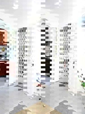 Chính chủ bán căn hộ diện tích lớn quận 11