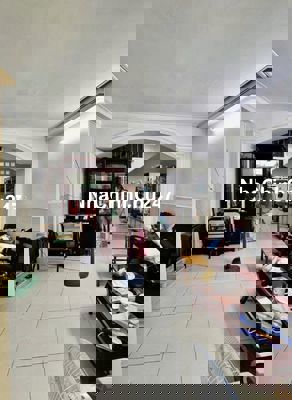 Ngon, Chính chủ lâu năm - Trần Quang Diệu Q3 - 95m2 ngang 5.2m nở hậu.