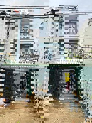 Chính chủ cần sang hđ nhà rộng rãi mặt tiền phía sau chợ đầu mối HM