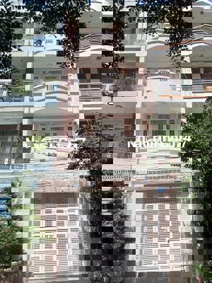 Chính chủ bán nhà 590/E8 Cách mạng tháng 8, Q3