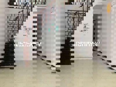 Chủ gấp Bán Nhà Dĩ An, chỉ còn 2 TỶ 950, Gác Lửng, 3 Phòng Ngủ,Hẻm Oto