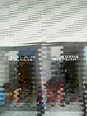 Chính chủ bán nhà ngõ 453 , 52m . 3 phòng ngủ 2 wc ngõ rộng