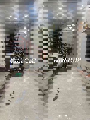 CHÍNH CHỦ BÁN NHÀ DÂN XÂY 3 TẦNG 50M² BÁT KHỐI
20M RA ĐƯỜNG ÔTÔ TRÁNH