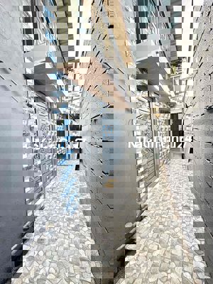 Gởi phí 3%..Mình chính chủ bán nhà đẹp ở ngay,xe hơi ngay nhà,an ninh.