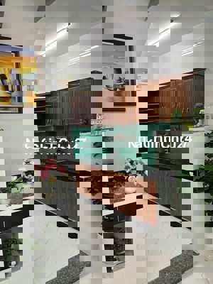 Nhà CMT8 đẹp mới tận 3 phòng ngủ gần vòng xoay dân chủ - 20m2