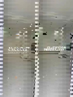 Chính Chủ bán căn 3PN Tầng Thấp Full Sổ Hồng