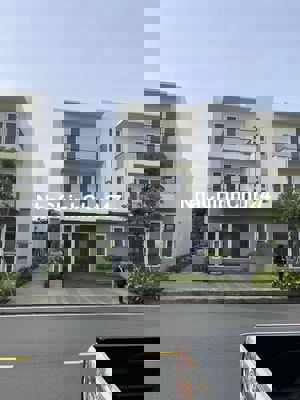 Chính chủ bán căn góc Shophouse hàng hiếm,trục đường 20m cạnh chung cư