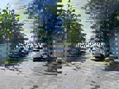 Chính chủ bán lô góc cực hiếm Dương Quảng Hàm p6. dt 5x23m.đường 12m.