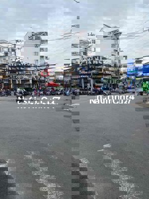 Chủ kẹt bán gấp MTKD Trịnh Đình Trọng. Dt 4.4m x 12m. Nhà trệt, lửng.