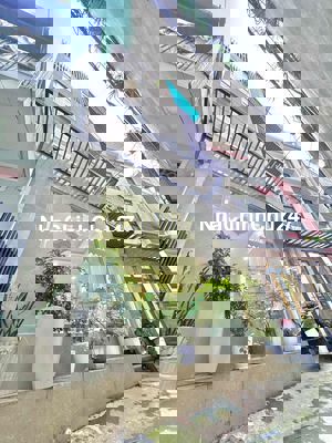 Mình chính chủ đang cần bán căn nhà 3 lầu sát MT Nguyễn Văn Trỗi , PN