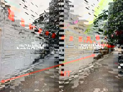 Chính chủ bán nhanh lô đất đẹp Ngọc Thụy
DT 178m² – Giá 16 tỷ – Vị trí