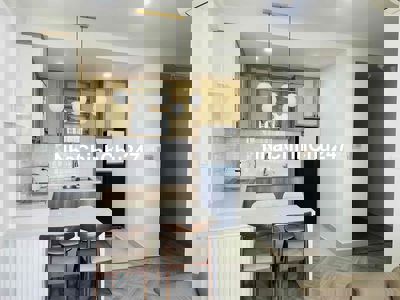 chính chủ bán căn 2pn, 2wc, view landmark 81, ban công dài