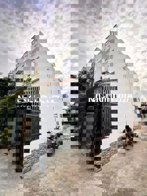 nhà giáp Gò Vấp , gần cầu An Lộc , chỉ 4,65 tỷ. tôi chính chủ