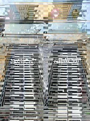 Cẩn tiền nên chủ nhà bán gấp nhà