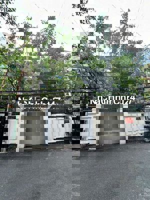 Chính chủ bán nhà hẻm 339 Lê Văn Sỹ 8.8 x 21m nhà 4 tầng, sân rộng.