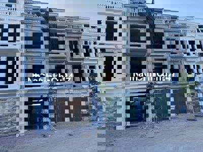 Chính chủ cần bán nhà xây thô hoàn thiện mặt tiền Chợ Đầu Mối Phía Tây