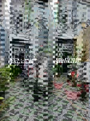 Chính chủ cần bán nhà sổ chung 2 căn 1 sổ hẻm xe hơi