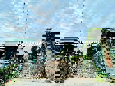 CHỦ KẸT TIỀN CẦN BÁN GẤP LÔ ĐẤT MẶT TIỀN NGUYỄN PHONG SẮC .SHR.