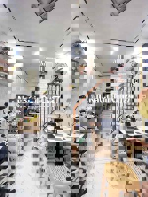 SHR CHÍNH CHỦ – 3 LẦU HẺM ĐẸP – XE TẢI ĐẬU GẦN NHÀ – 2PN ĐỦ CÔNG NĂNG