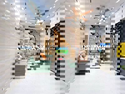 Lô góc Hồng Mai, chủ 4.6 tỷ, MT 4.7m, full nội thất. Sát phố, ngõ nông