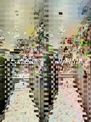 Chính chủ hh 40Tr nhà 1 trệt 2 lầu full nội thất cao cấp