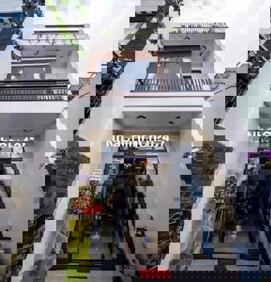 Nhà đẹp ngay ngã tư 500 sau vincom dĩ an 80m2 chủ ngợp 900tr, SHR