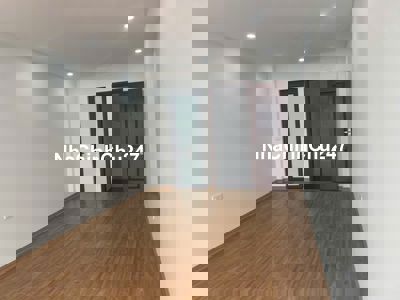 Chính chủ bán nhà 4,5 tầng 36,6m2 tổ 8 Thạch Bàn, gần hồ Bộ Đội 200m