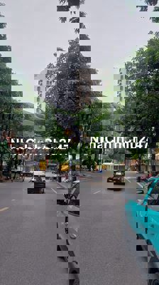 Chính chủ bán đất 3 mặt đường trung tâm Việt Hưng - cách mặt phố 50m