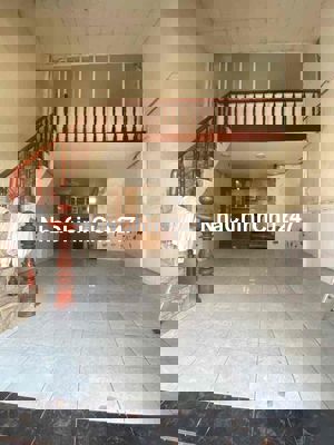 Nhà trệt lầu 5x11 hẻm xe hơi 1pn 2wc chủ sơn sửa lại mới ken