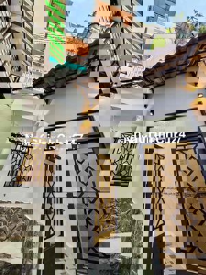 chính chủ bán nhà 1 trệt 2 lầu đúc kiên cố. cách hẻm xe hơi 10m