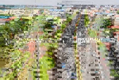 e chính chủ cần bán nhanh nhà lô góc ngay chợ gần KCN Thạch Thất