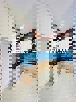 Chính chủ bán căn 2PN 2WC 82m2 Oriental Plaza. Sổ hồng riêng