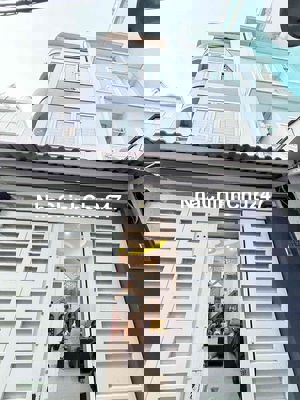 chính chủ bán nhà căn góc  2mt hẻm cmt8, Quận 3