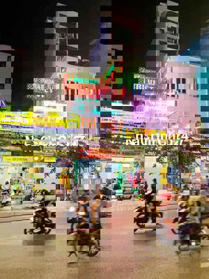 chính chủ cần bán can nhà mặt tiền dương quảng hàm p5 sát trung tâm