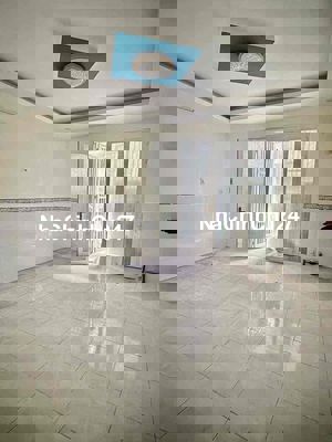 Nhà Thống Nhất - 2.5 Tỷ, DT 24m2, 2 Tầng, Hẻm 3 gác, SHR Chính chủ.