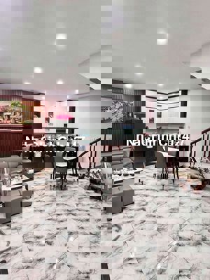 Bán nhà phố xuân đỉnh DT 90m2, xây 5 tầng sổ đỏ chính chủ