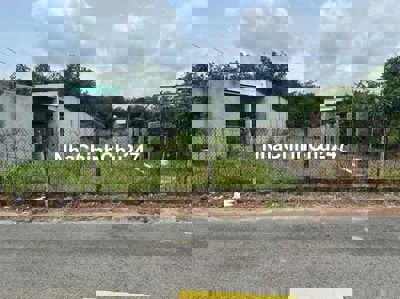 Chủ bán gấp lô đất 150m2 giá 700Tr ngay chợ Chánh Phú Hoà, Bến Cát