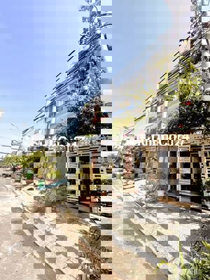 Chủ gởi bán - Mặt tiền KD - 4 phòng 3wc - 4 tầng BTCT - Đường nhựa 20m