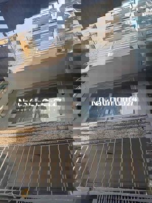 QUẬN 1: NHÀ ĐÔ THỊ, GIẤY TỜ CHÍNH CHỦ, 11 PHÒNG, PHÙ HỢP KINH DOANH