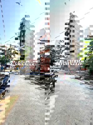 Bán lô đất cạnh Đại Học Luật giá chủ Ngộp bank