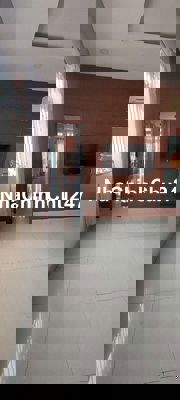 Cần bán gấp nhà chính chủ MTNB sầm uất Lạc Long Quân ngay Đầm Sen