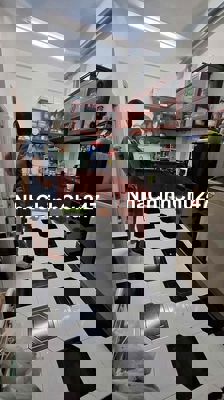 Nhà 4 Tầng Chính Chủ Đứng Bán