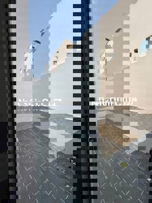 CHÍNH CHỦ BÁN NHÀ RIÊNG 1,350, TỶ  1 LẦU NGAY CHỢ ĐỨC HÒA  SỔ SẴN