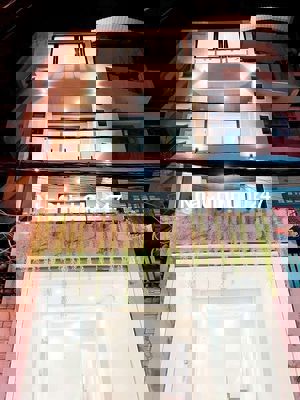 Nhà Mt kinh doanh đường số 4 chủ giảm xâu cần bán trong tháng này