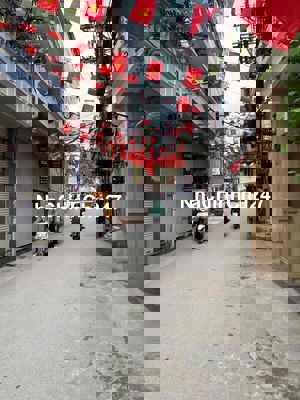 CHÍNH CHỦ NHÀ LẠC LONG QUÂN- VÀI PHÚT RA HỒ TÂY