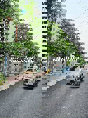 Q9, P. Trường Thạnh - Nhà mặt tiền đường - 4 tầng, 5pn. Chủ gấp bán