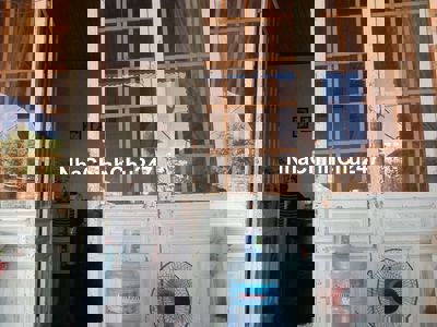 Cần bán nhà ,chính chủ đứng bán, giấy tờ đây đủ,  tiên nghi đầy đủ